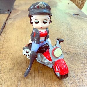 Betty Bop Salt & Pepper Shaker